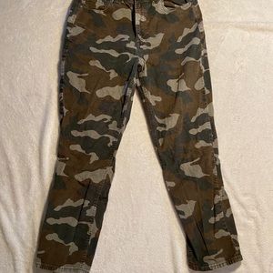 American eagle camp corduroy JEANS